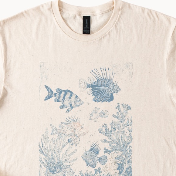 Gildan Tops - Underwater Ocean Life Graphic Tee Engraved Illustration